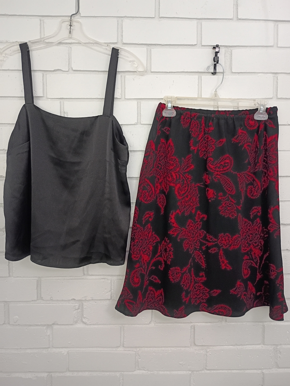 Express Black Satin Camisole Medium w/Black & Red Floral A-Line Skirt 10P